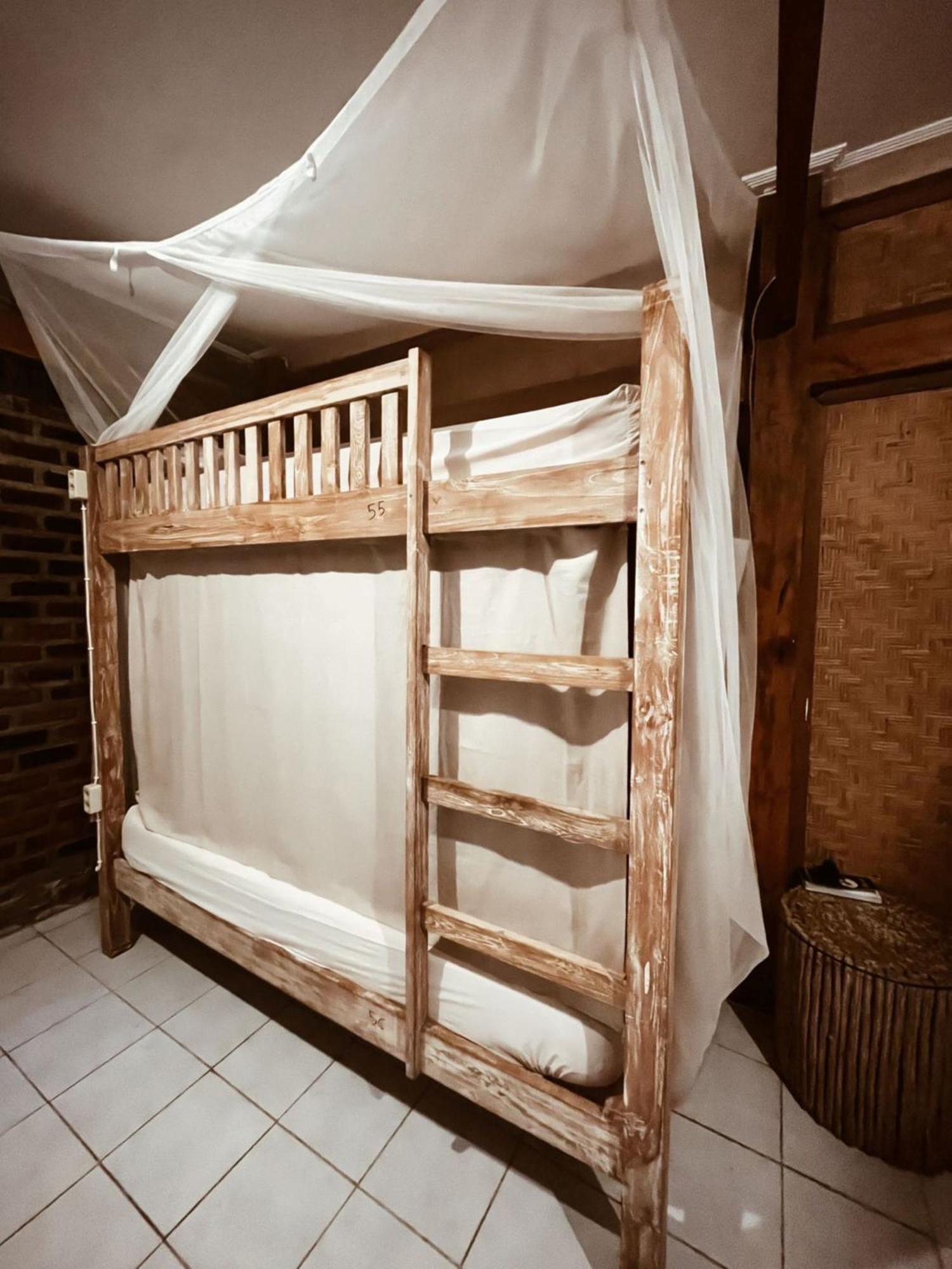 Albergue Da Housetel Kuta Kuta Lombok Exterior foto